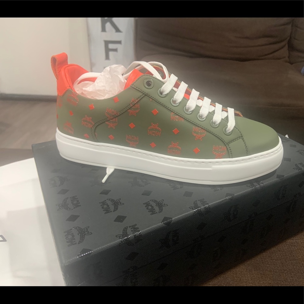 MCM red and green lowtop visetos